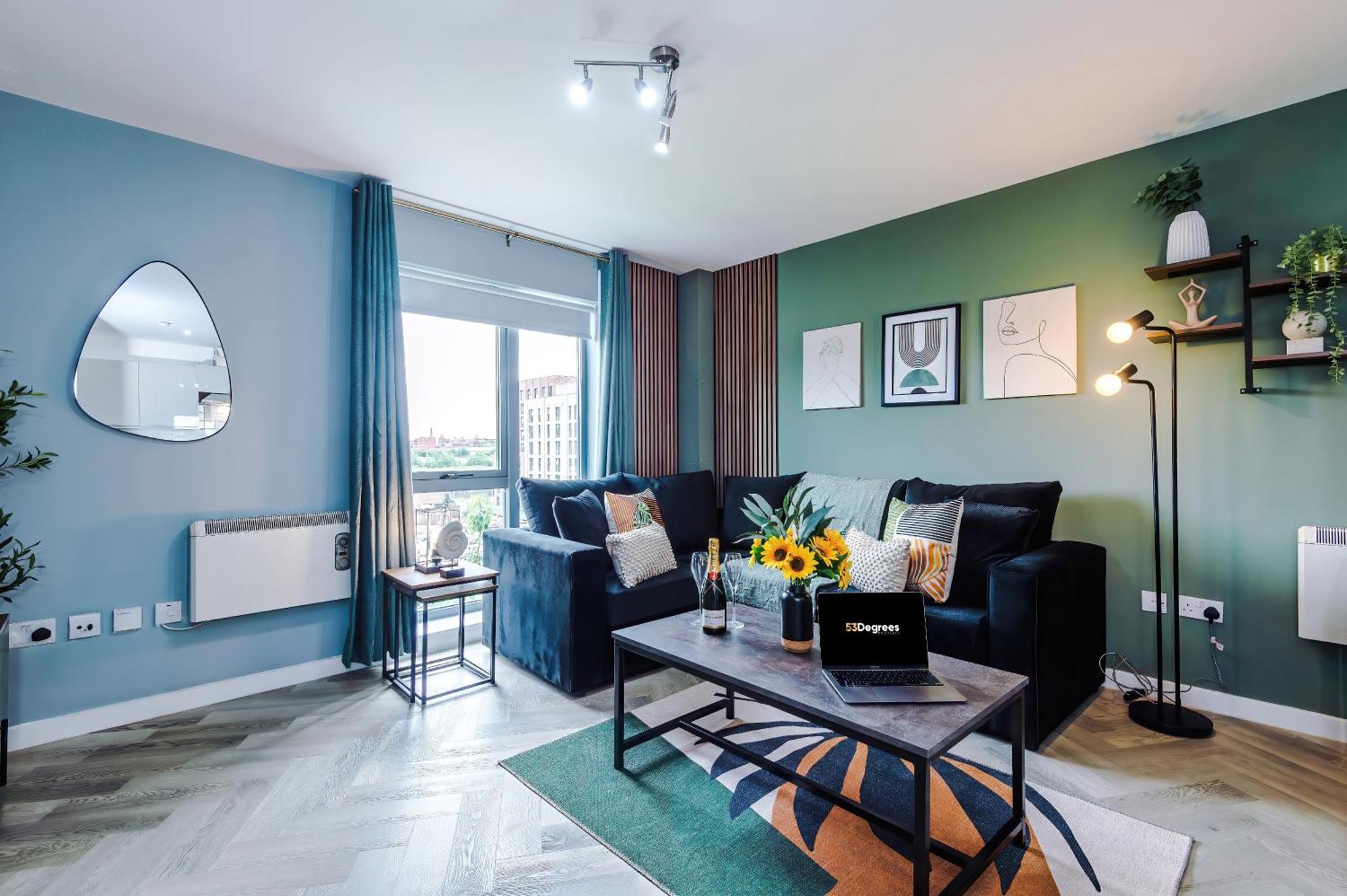 Apartment New! Stunning 2-bed In By 53 Degrees Property, Amazing Location - Sleeps 6!