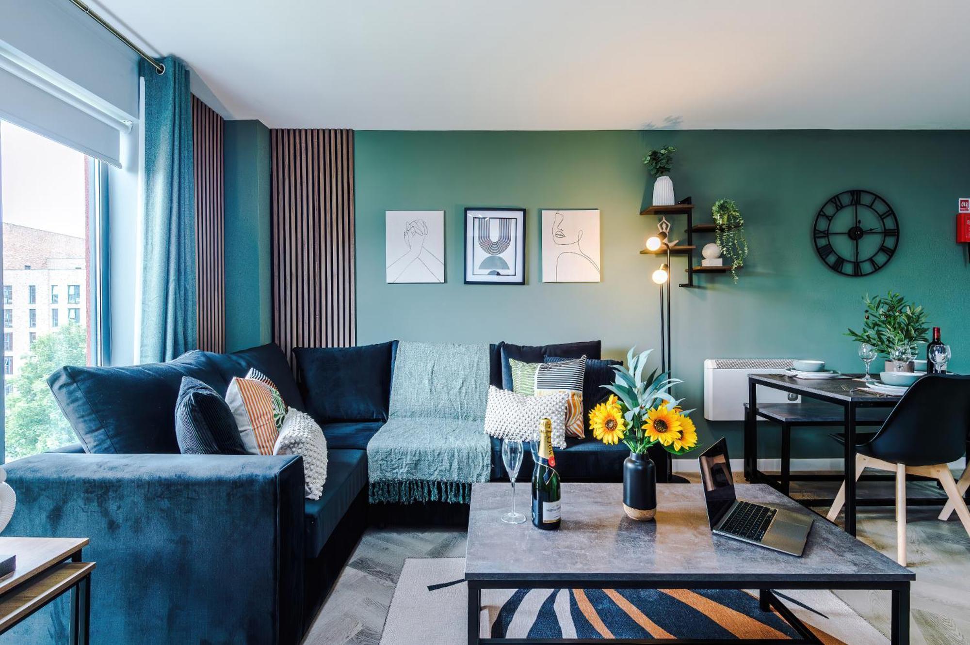 Apartment New! Stunning 2-bed In By 53 Degrees Property, Amazing Location - Sleeps 6! *