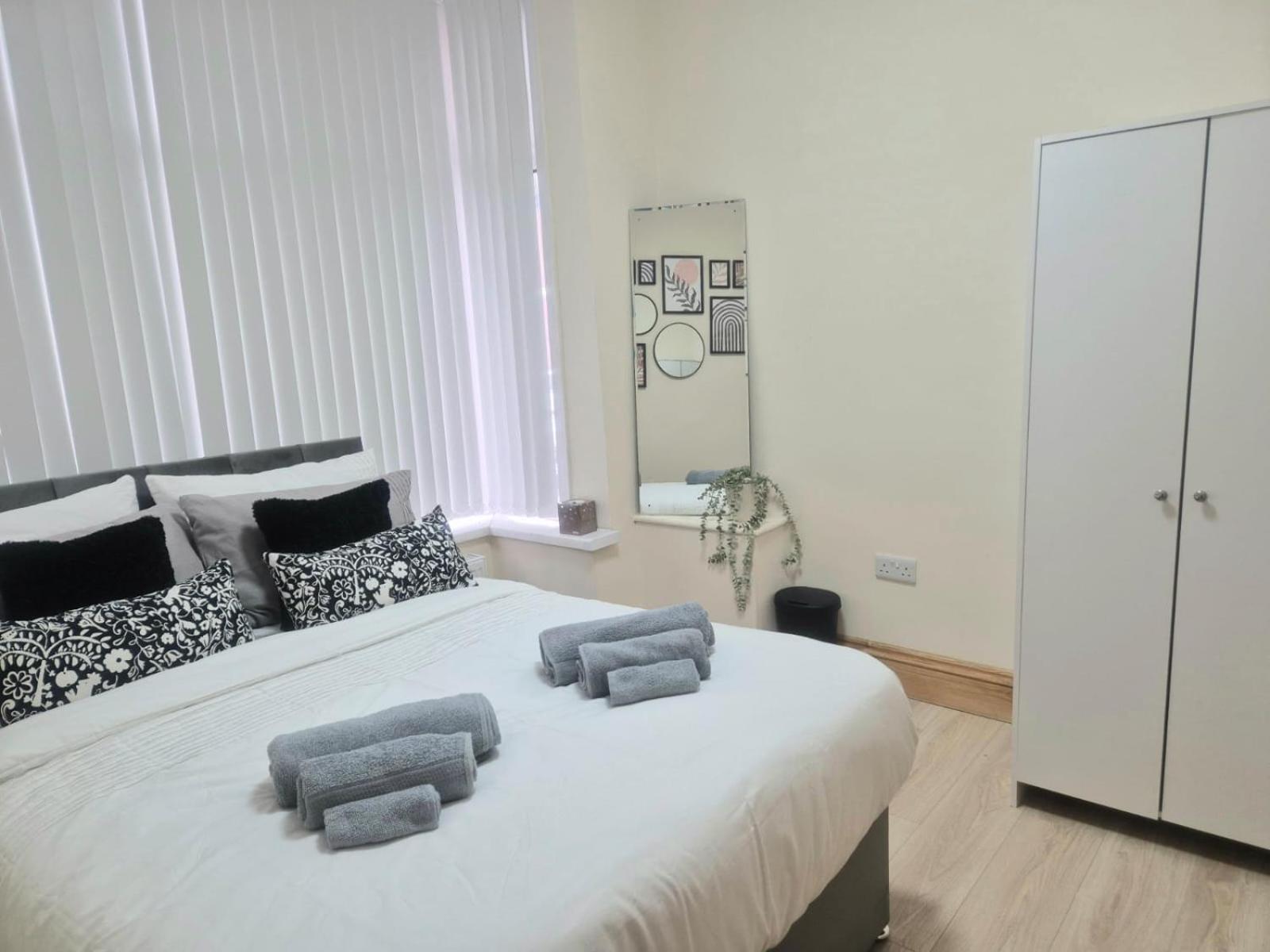 In 6 Minutes Drive To Victoria Station Homestay *