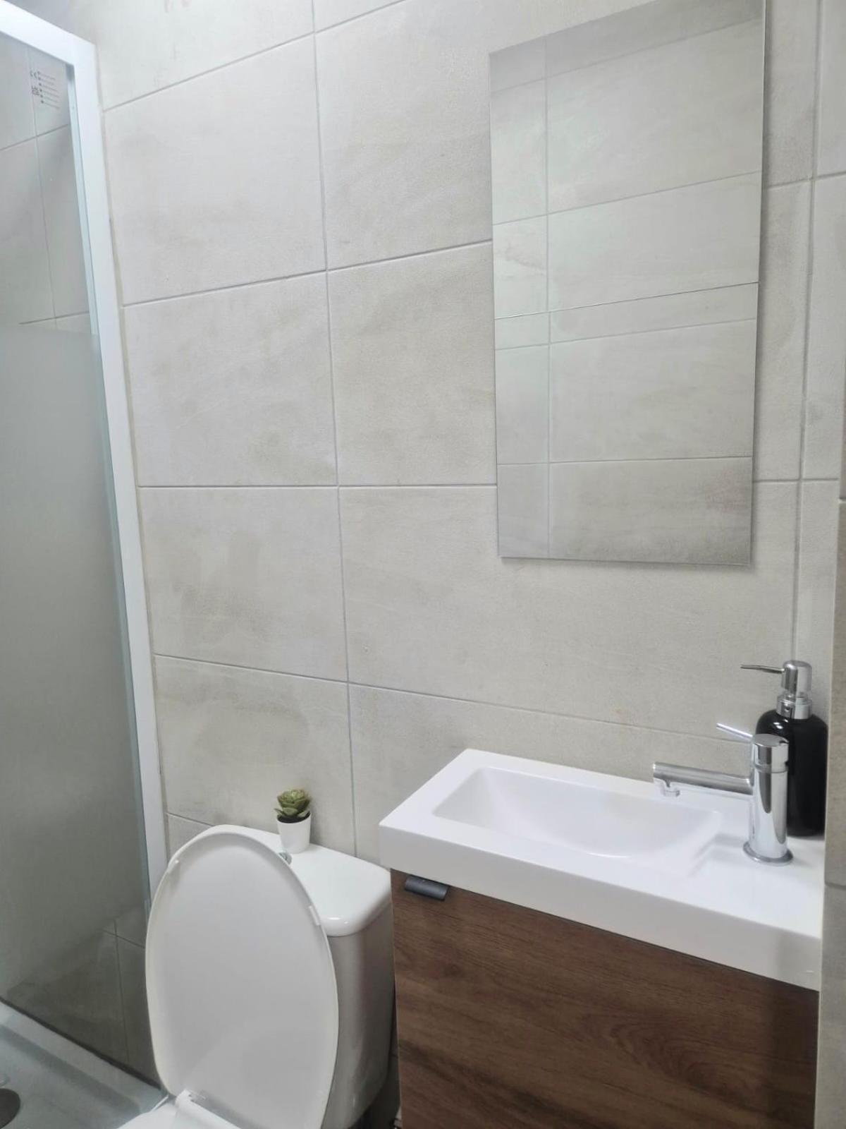 In 6 Minutes Drive To Victoria Station Homestay Manchester