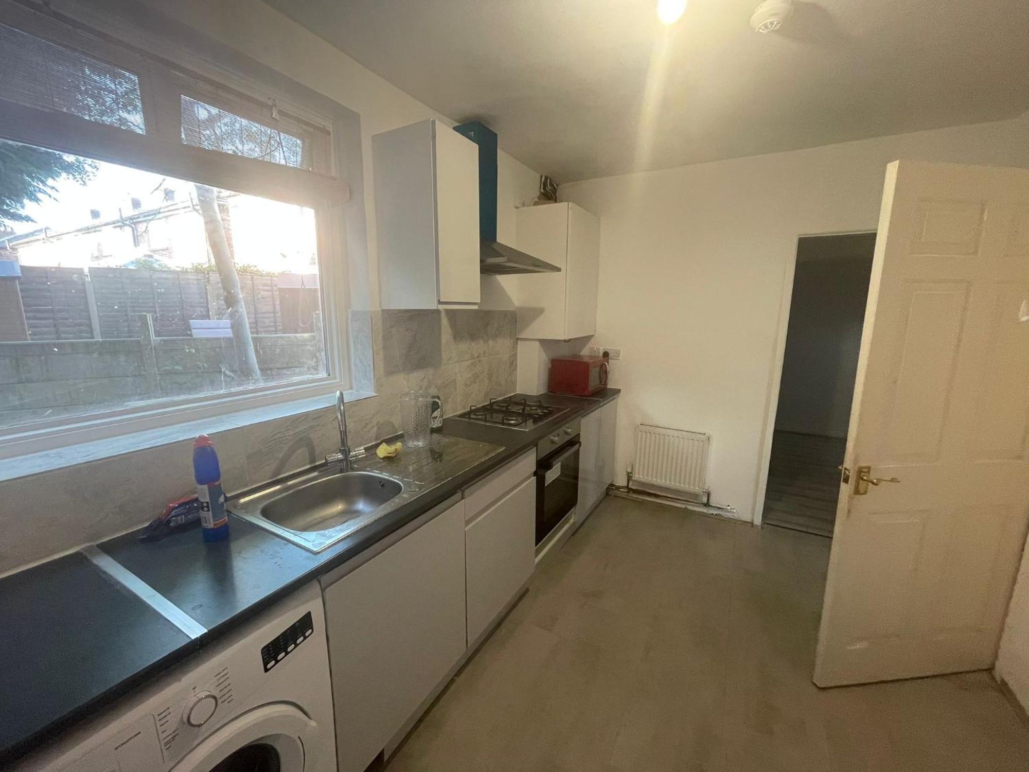Guest house Spacious En-suite Ground Floor Bedroom *