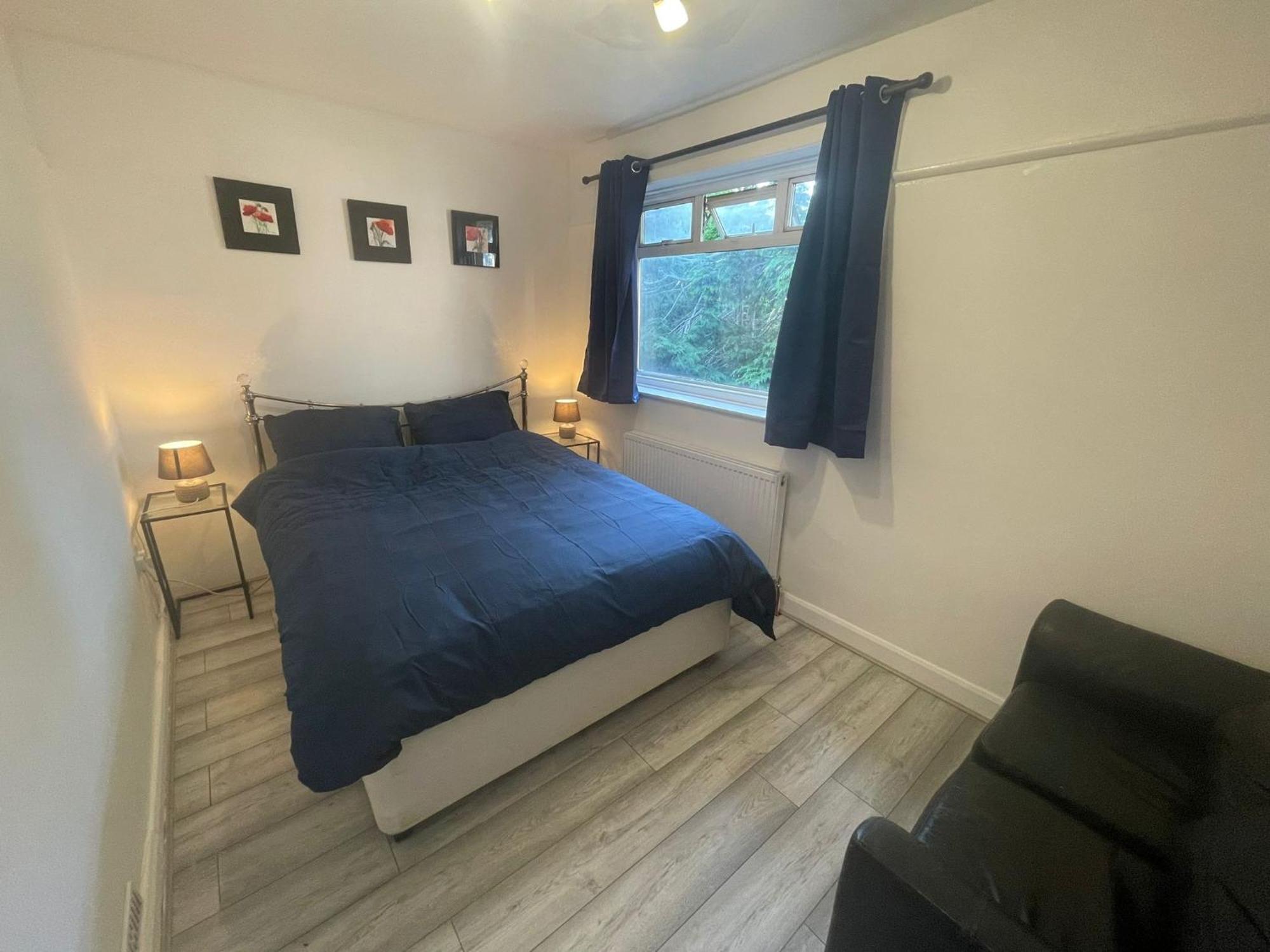Guest house Spacious En-suite Ground Floor Bedroom *