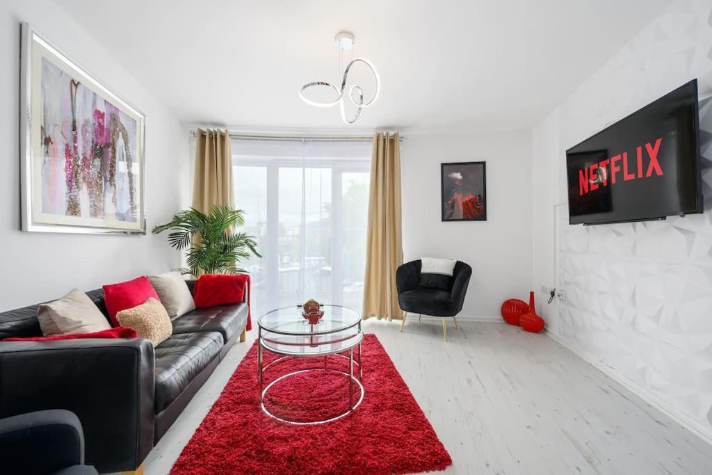 Apartment Cityfront Luxe Near Centre Facing Etihad & Coop Live, Free Parking *