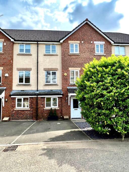 View Large 5br Town House Parking * Manchester