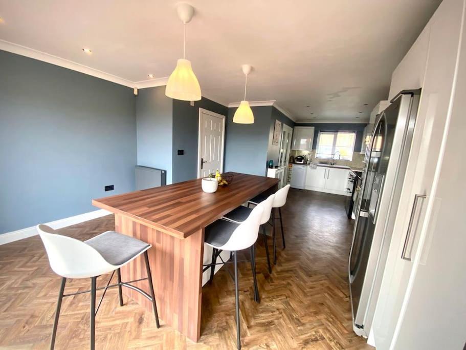 View Large 5br Town House Parking Holiday home *