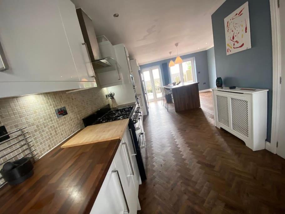 View Large 5br Town House Parking Holiday home Manchester