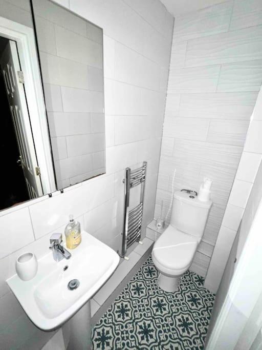 View Large 5br Town House Parking Manchester