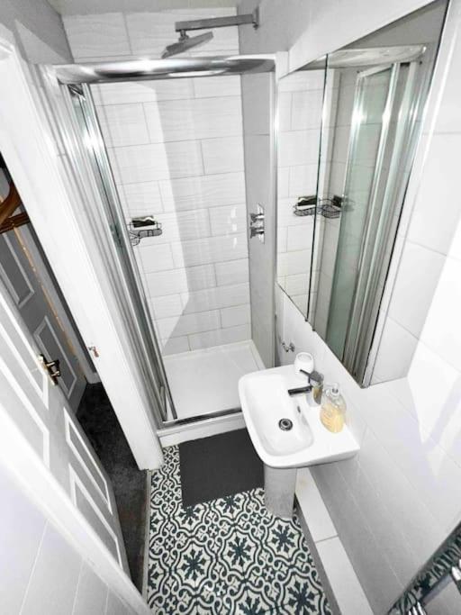 View Large 5br Town House Parking Holiday home *