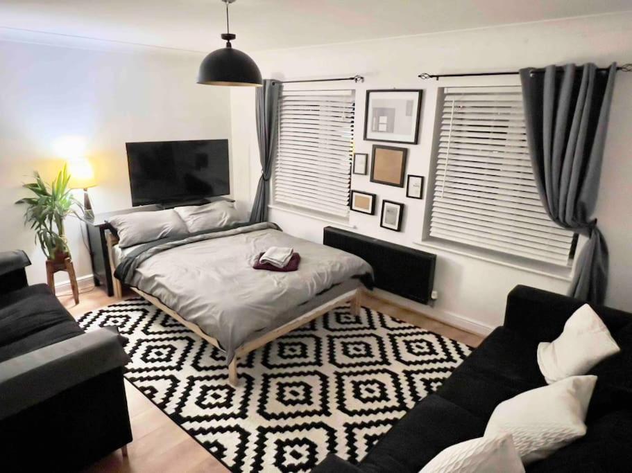View Large 5br Town House Parking Holiday home Manchester