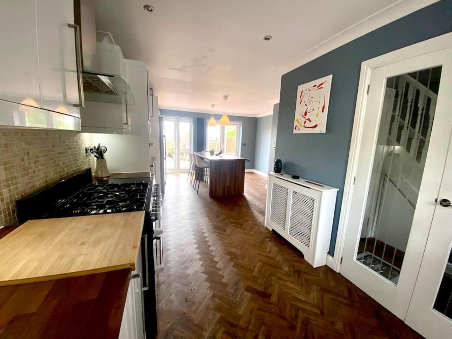 View Large 5br Town House Parking Manchester
