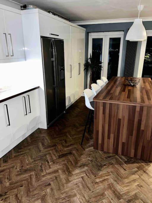 View Large 5br Town House Parking Holiday home *