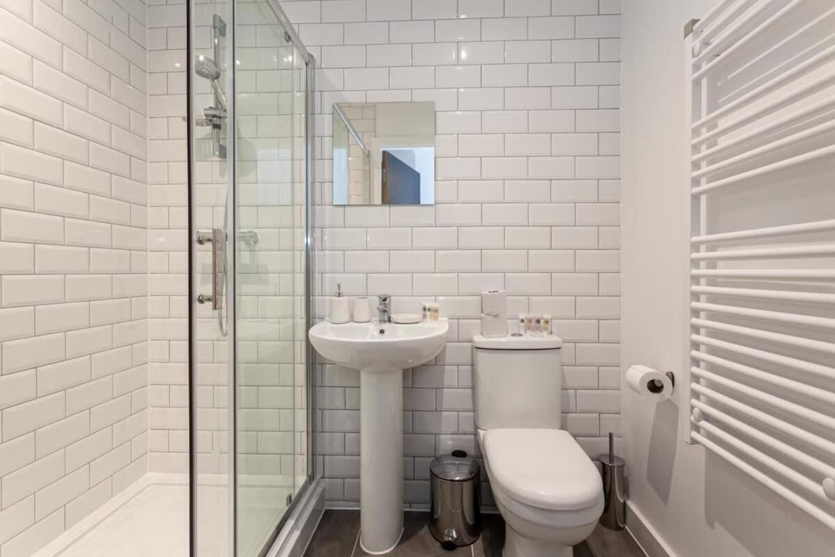 Superb 2 Bed Flat 5min To Old Trafford Stadium Apartment