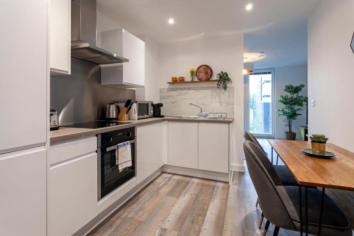 Apartment Superb 2 Bed Flat 5min To Old Trafford Stadium