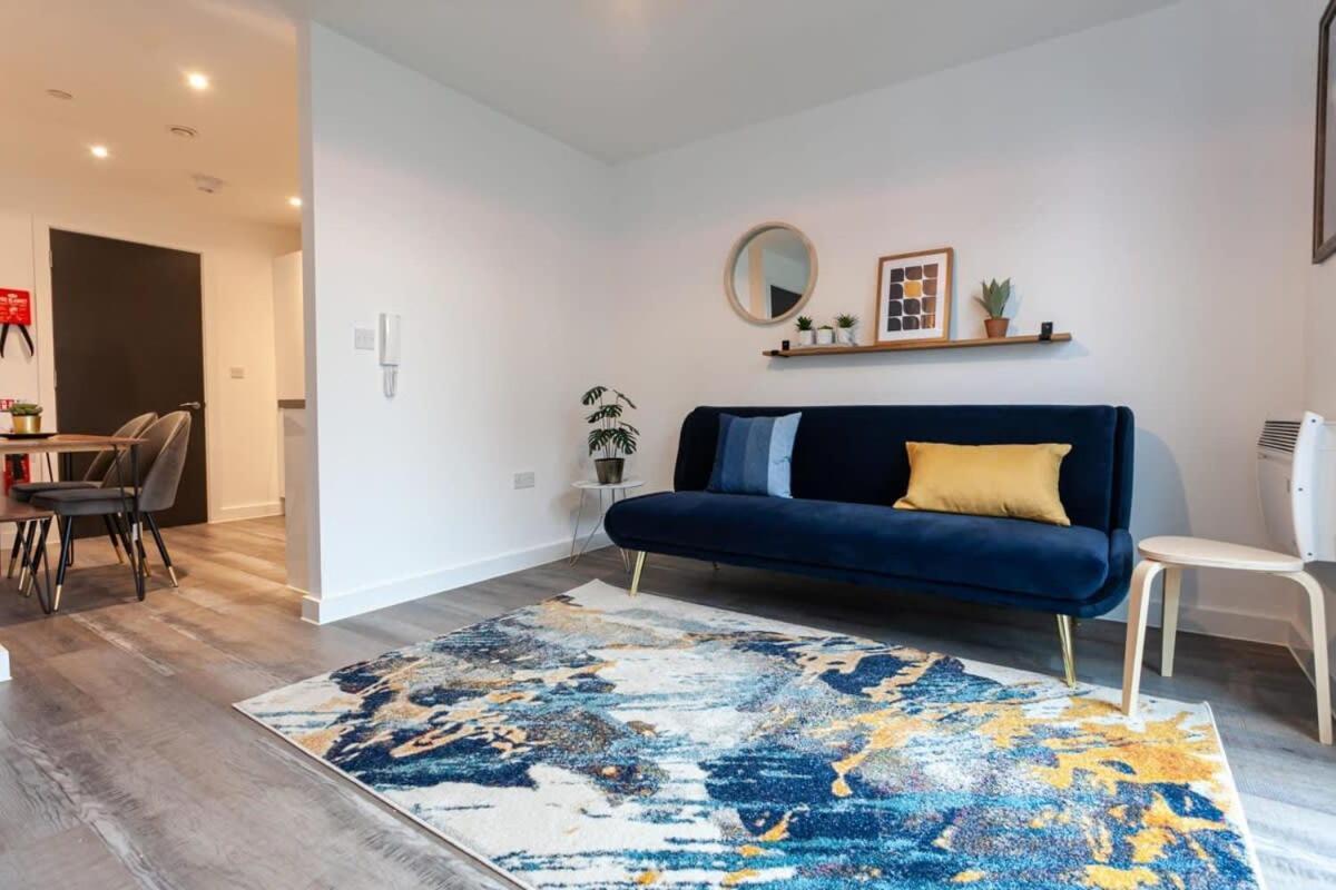 Superb 2 Bed Flat 5min To Old Trafford Stadium Apartment *