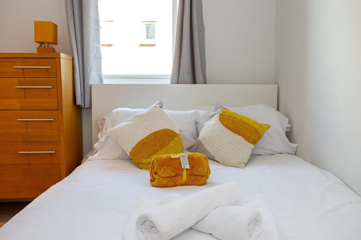 Apartment Lovely 2 Bed 2 Bathroom *