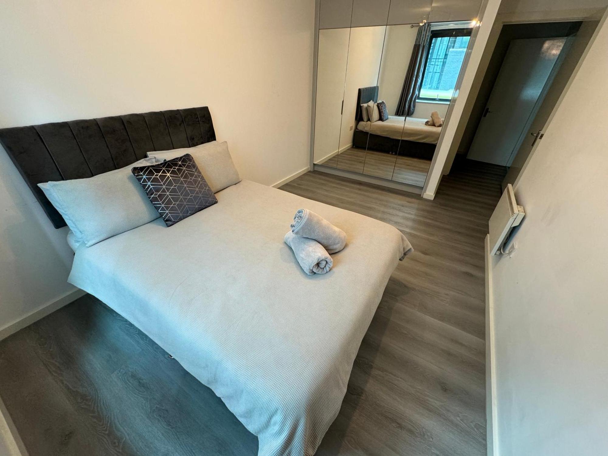 Modern Smart 2 Bedroom Apartment Manchester