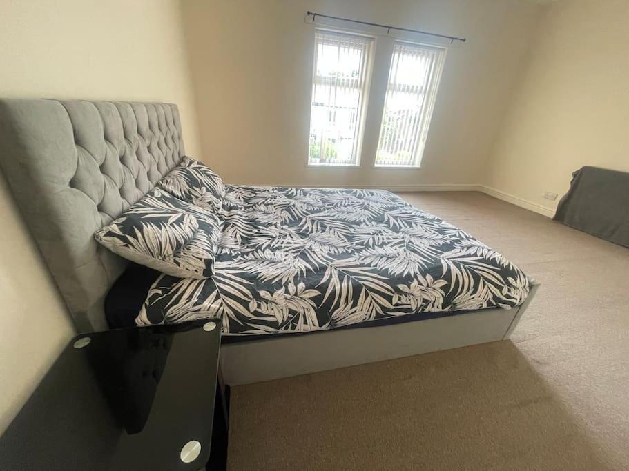 Apartment Stylish Large 3 Bedroom In