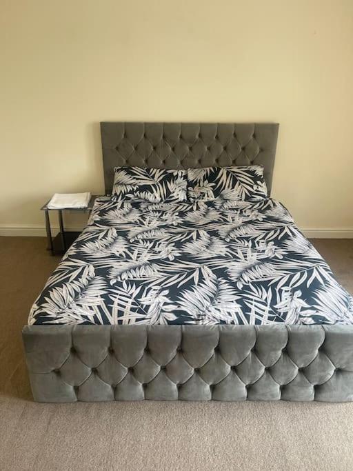 Stylish Large 3 Bedroom In Apartment
