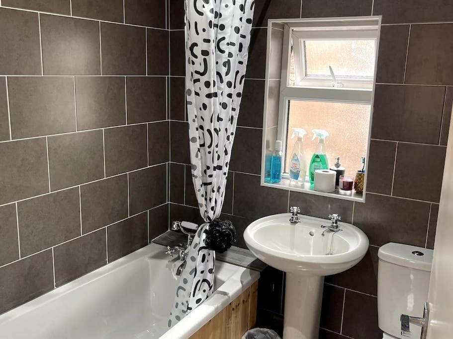 Apartment Stylish Large 3 Bedroom In