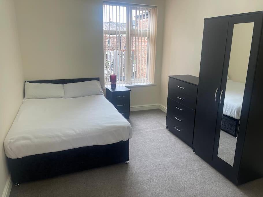 Apartment Stylish Large 3 Bedroom In *
