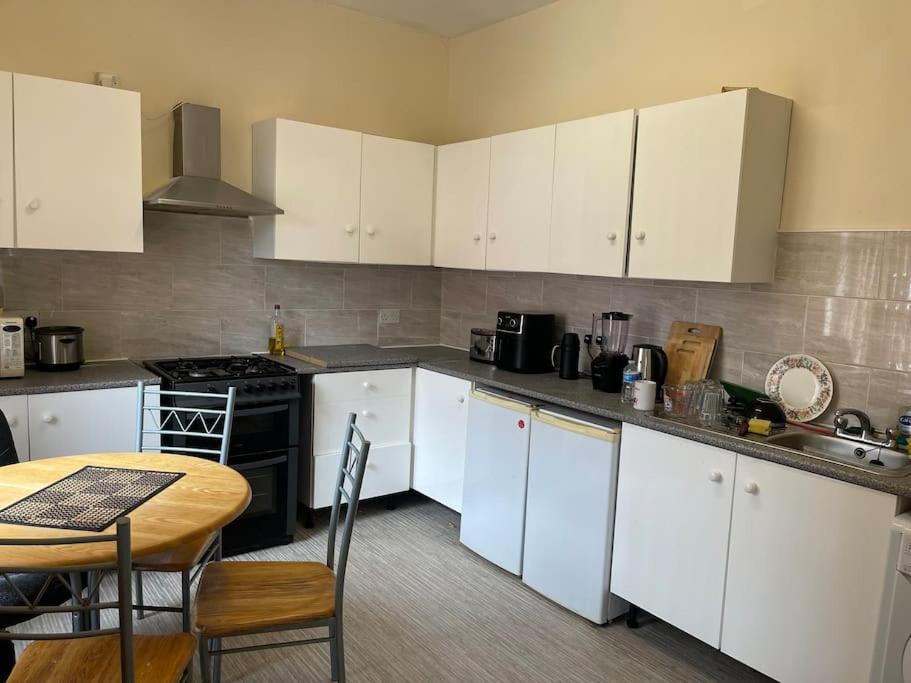 Apartment Stylish Large 3 Bedroom In Manchester