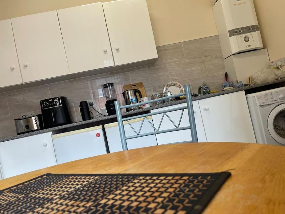 Apartment Stylish Large 3 Bedroom In *