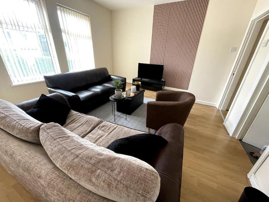 Stylish Large 3 Bedroom In Apartment