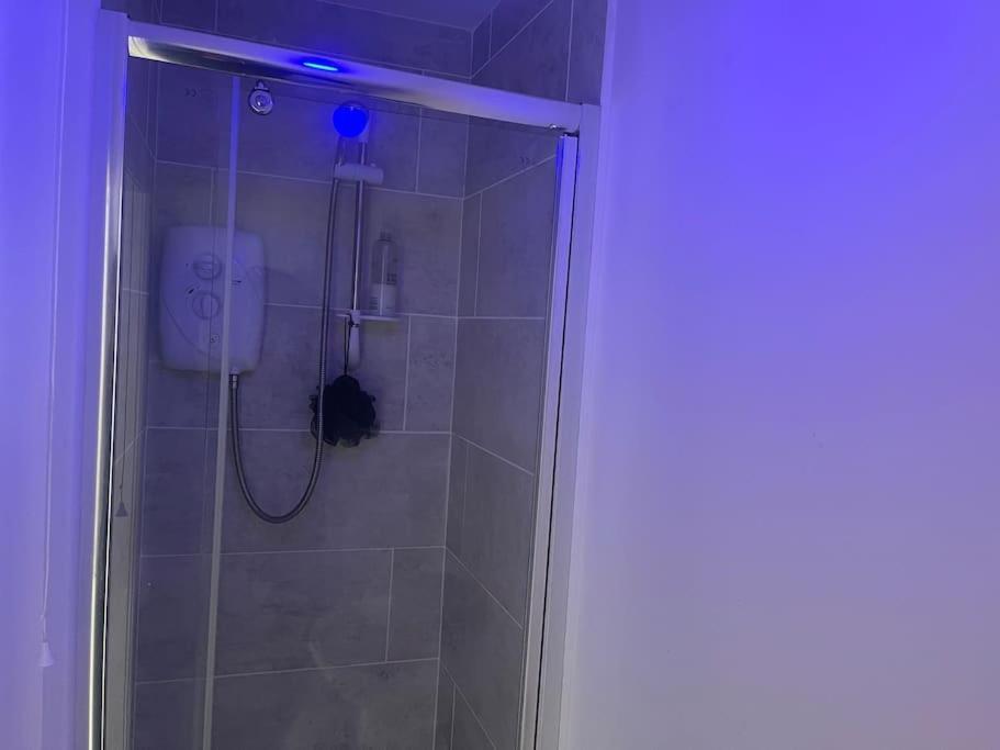 Stylish Large 3 Bedroom In Apartment