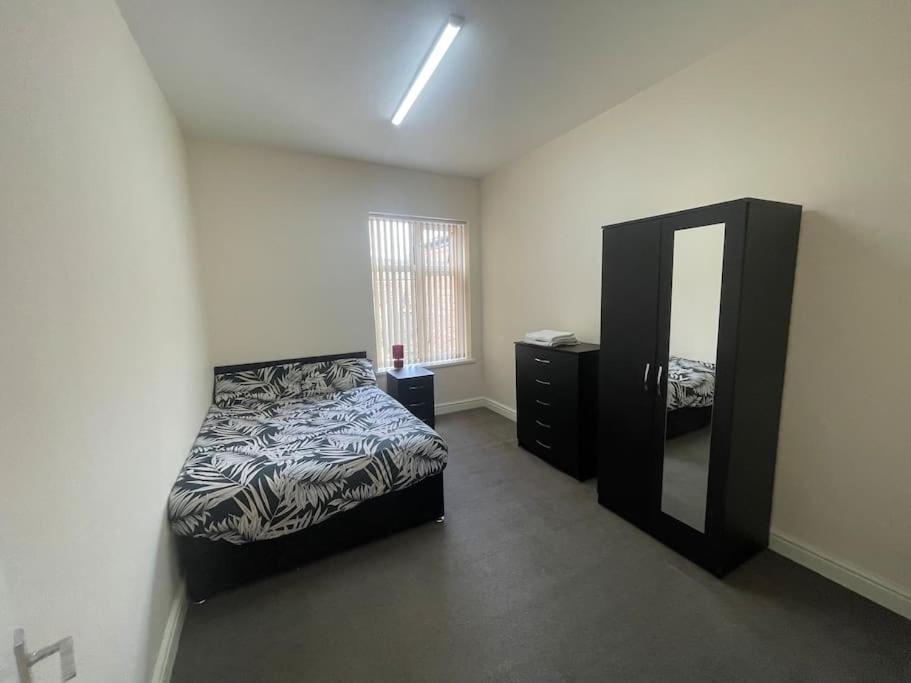 Stylish Large 3 Bedroom In Apartment