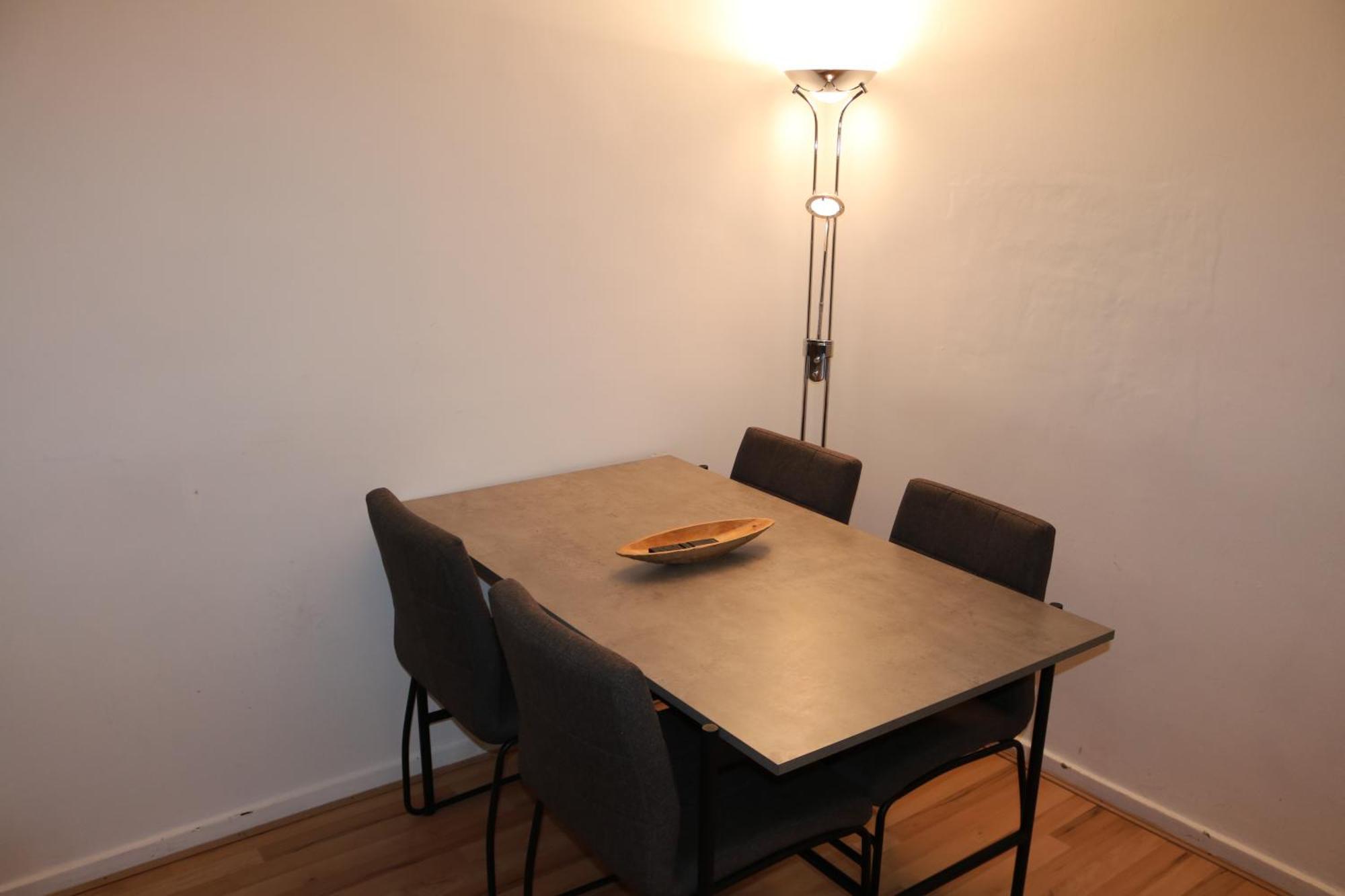 Cosy 2 Bed With Parking Near Piccadilly, Etihad Stadium And Coop Live Sleeps Up To 5 Holiday home