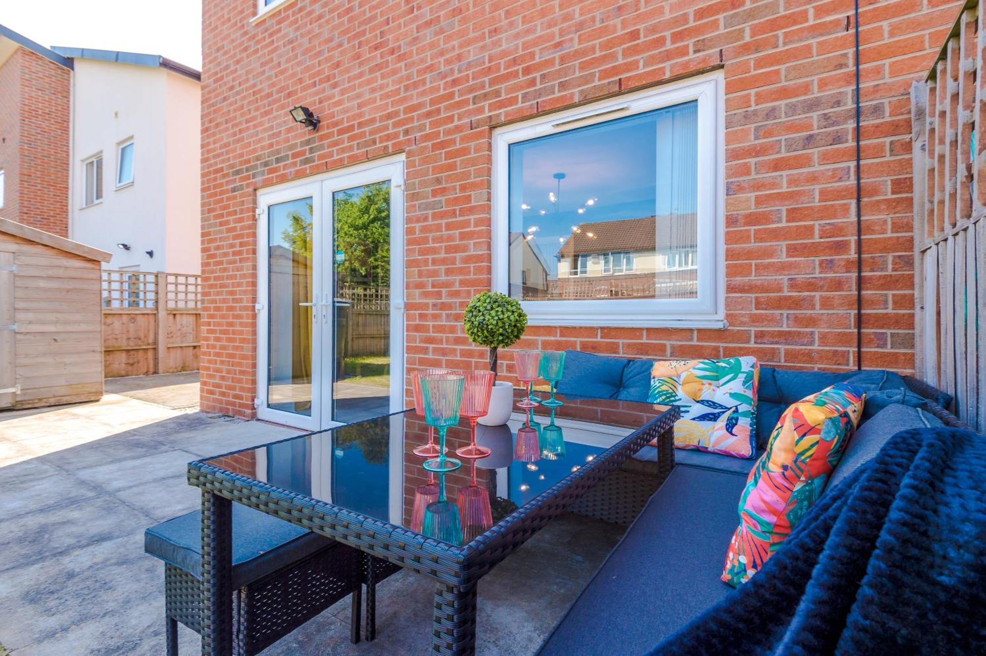 Villa Designer House: Stadium-adjacent Manchester