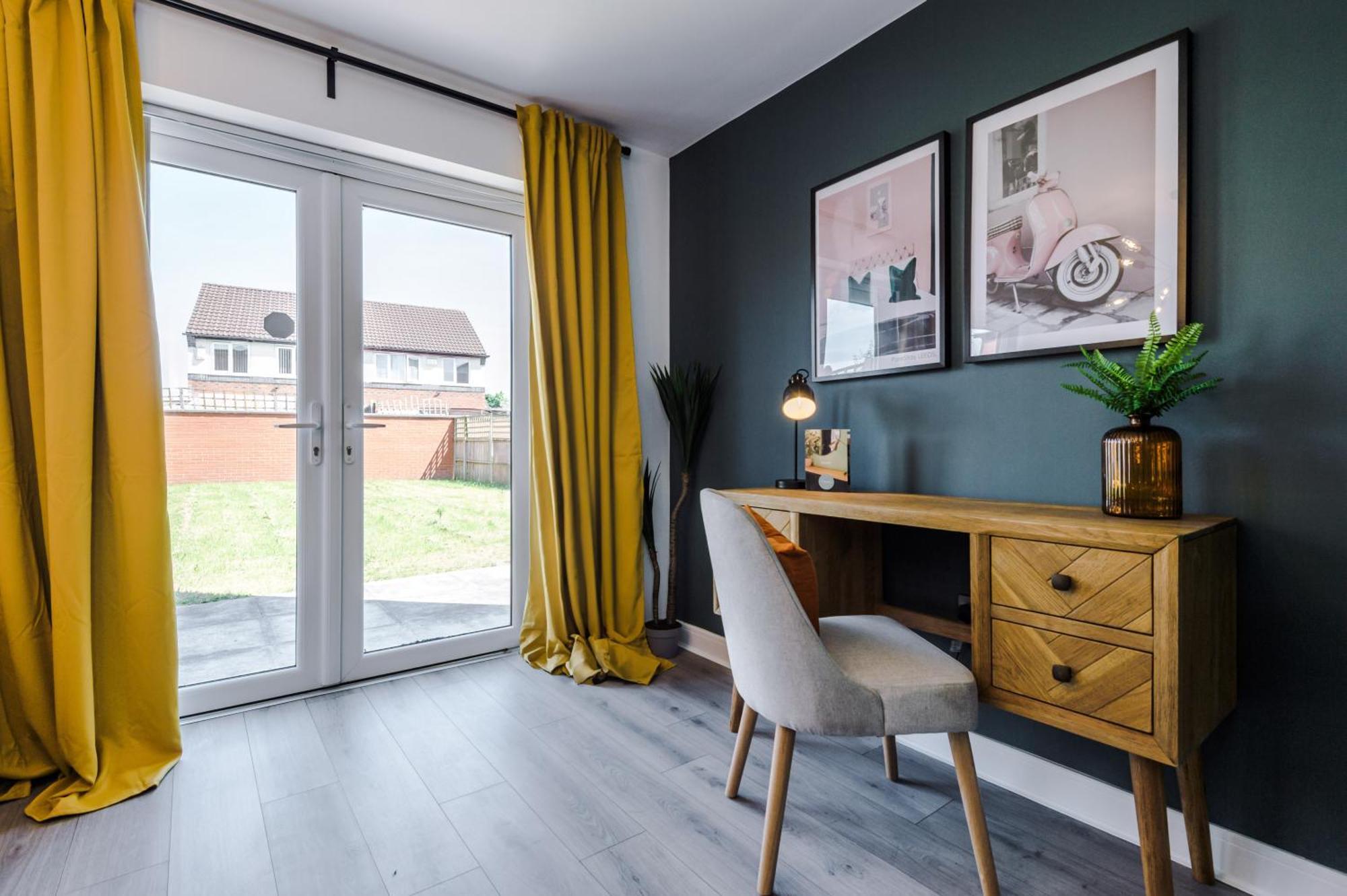 Villa Designer House: Stadium-adjacent