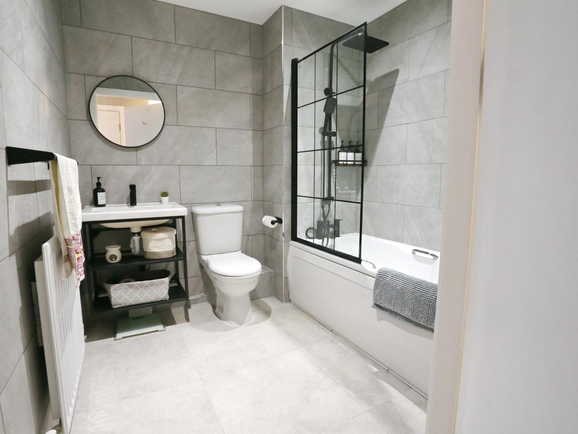 Pass The Keys Stylish Flat With Parking Close To Coop Arena Manchester