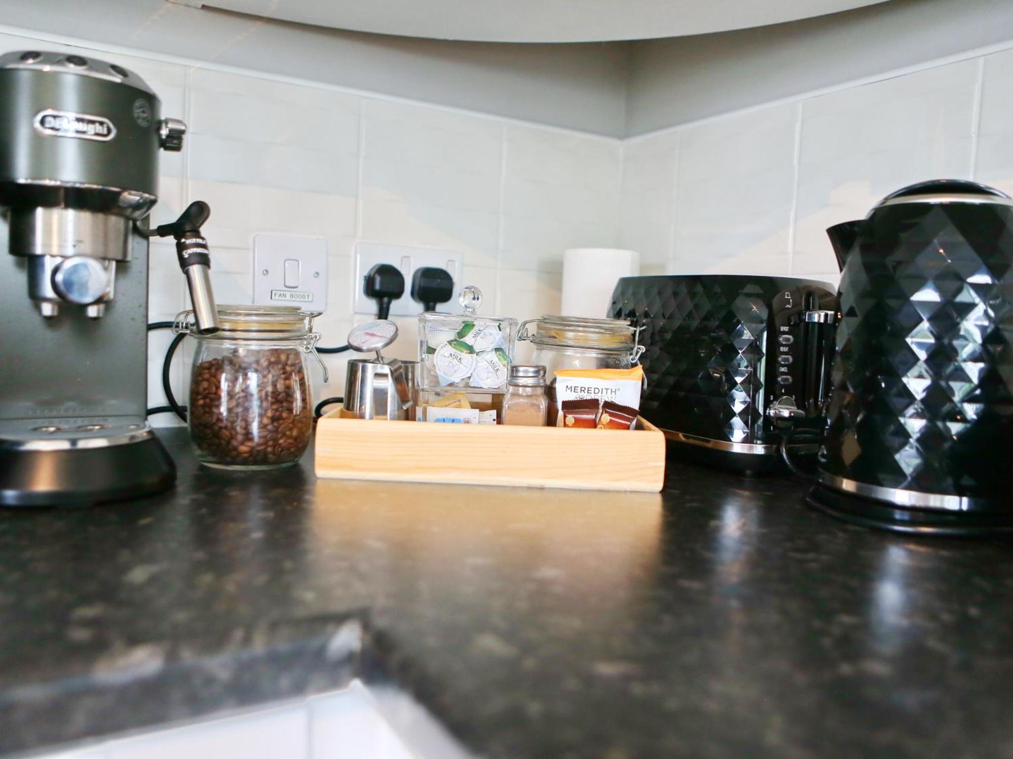 Pass The Keys Stylish Flat With Parking Close To Coop Arena Apartment *