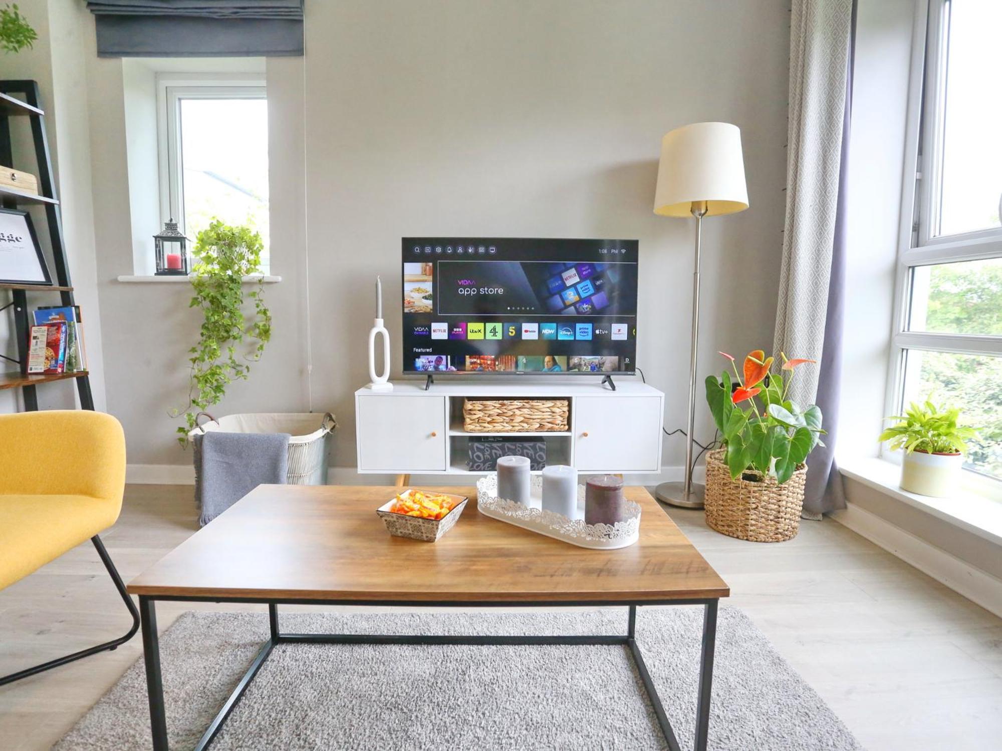 Pass The Keys Stylish Flat With Parking Close To Coop Arena Apartment *