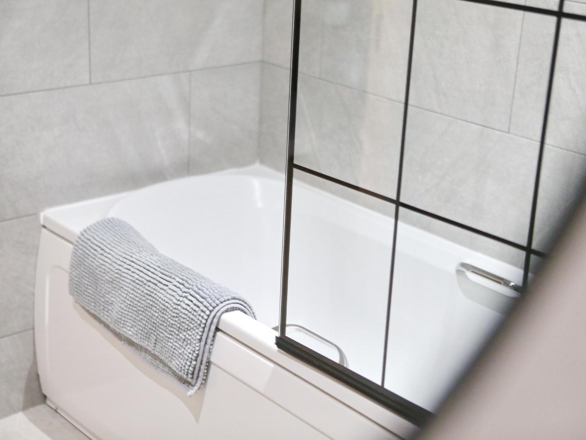 Pass The Keys Stylish Flat With Parking Close To Coop Arena Manchester