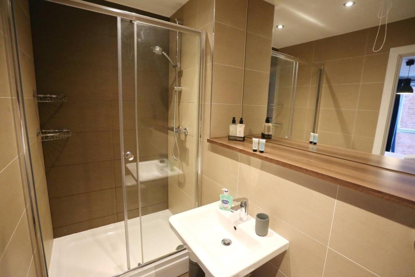 Stunning Flat Mins From Shops Centre Pass The Keys Manchester
