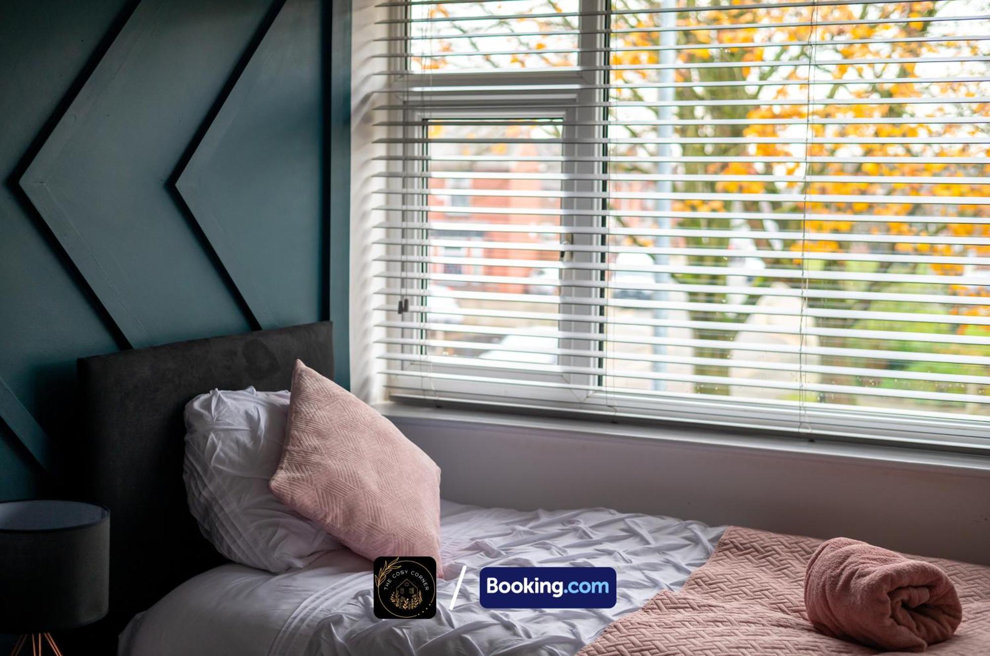 Cosy Corner: 3-bedroom House With Garden And Free Parking