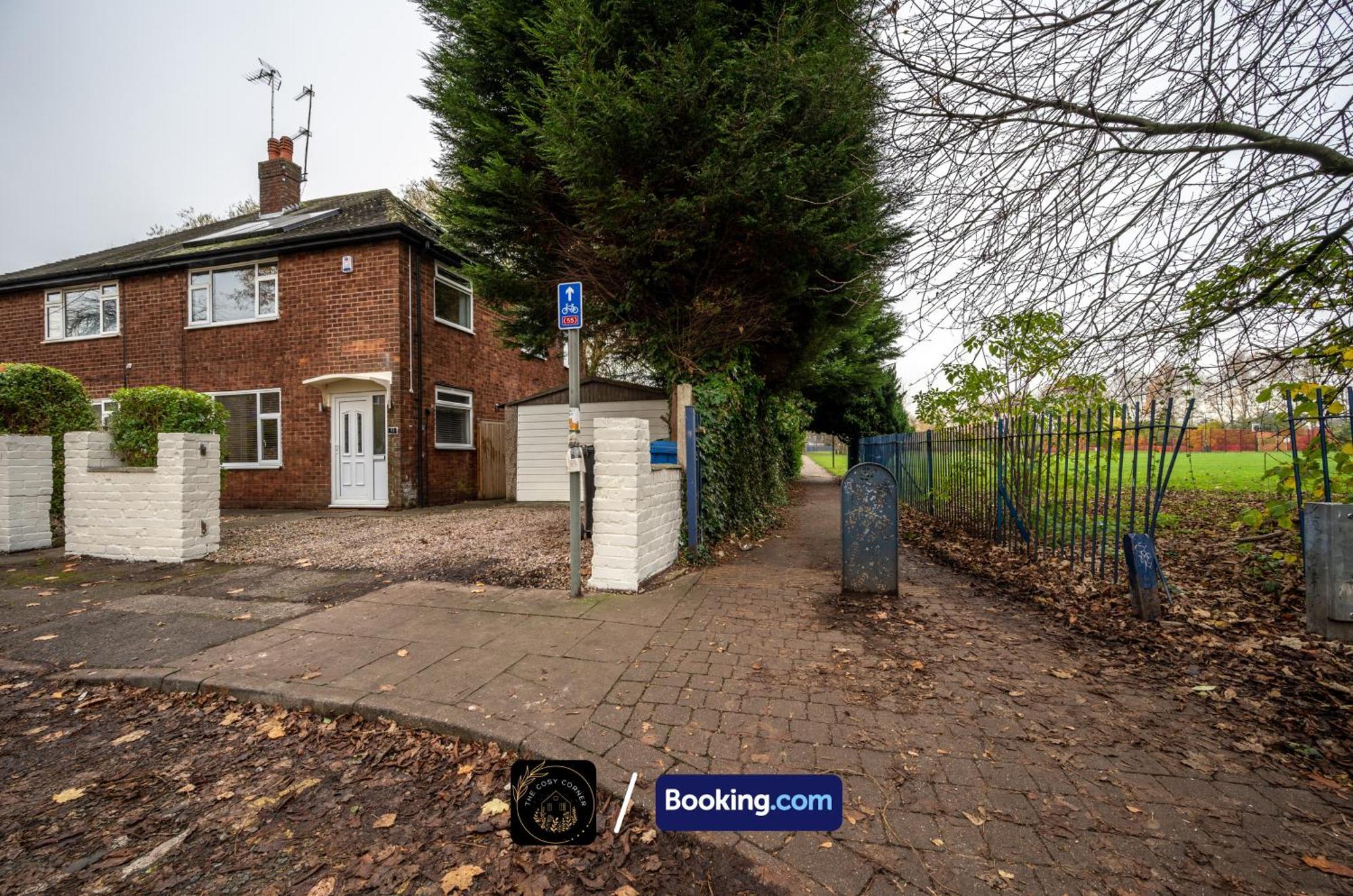 Cosy Corner: 3-bedroom House With Garden And Free Parking *