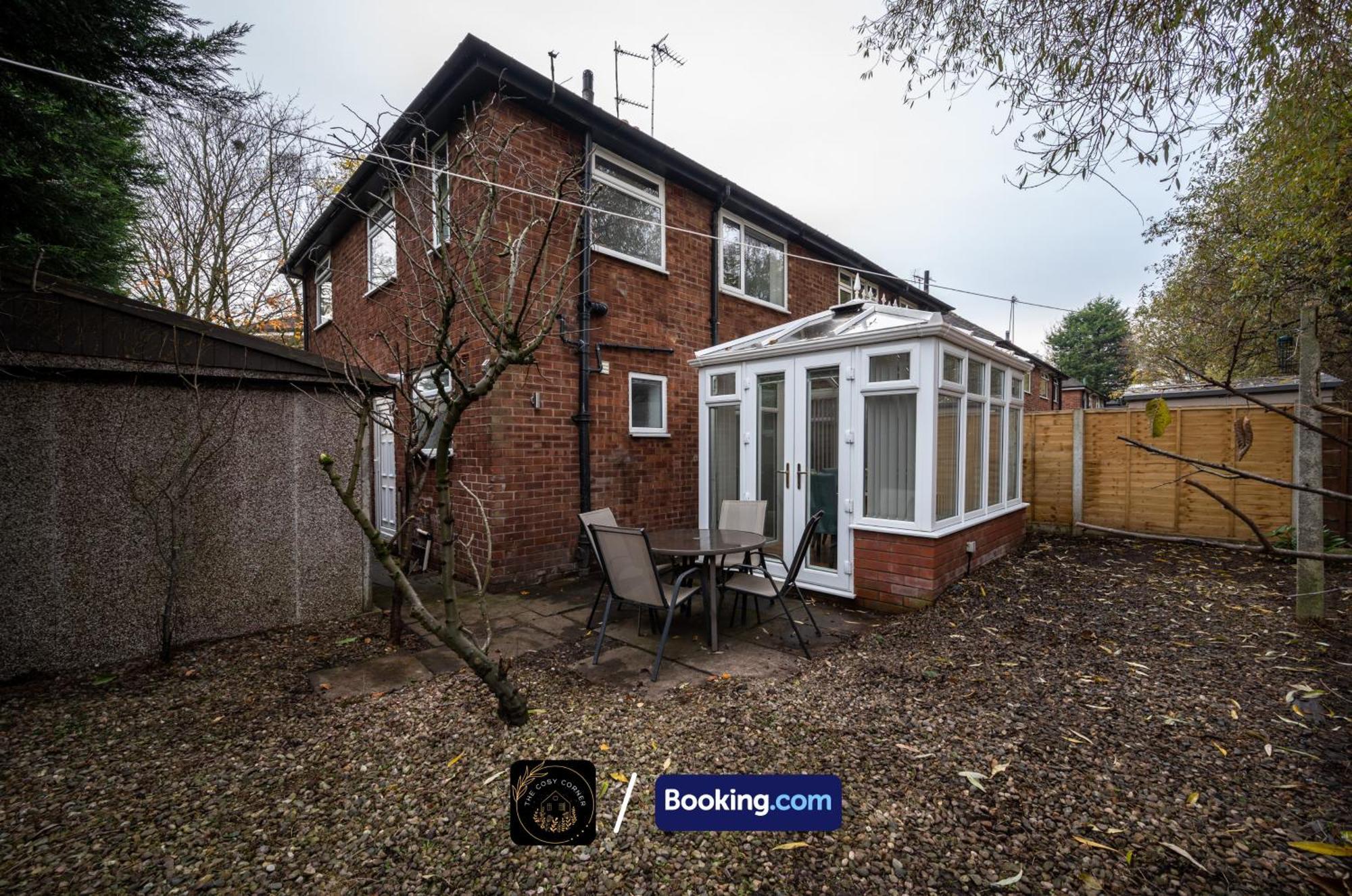 Cosy Corner: 3-bedroom House With Garden And Free Parking
