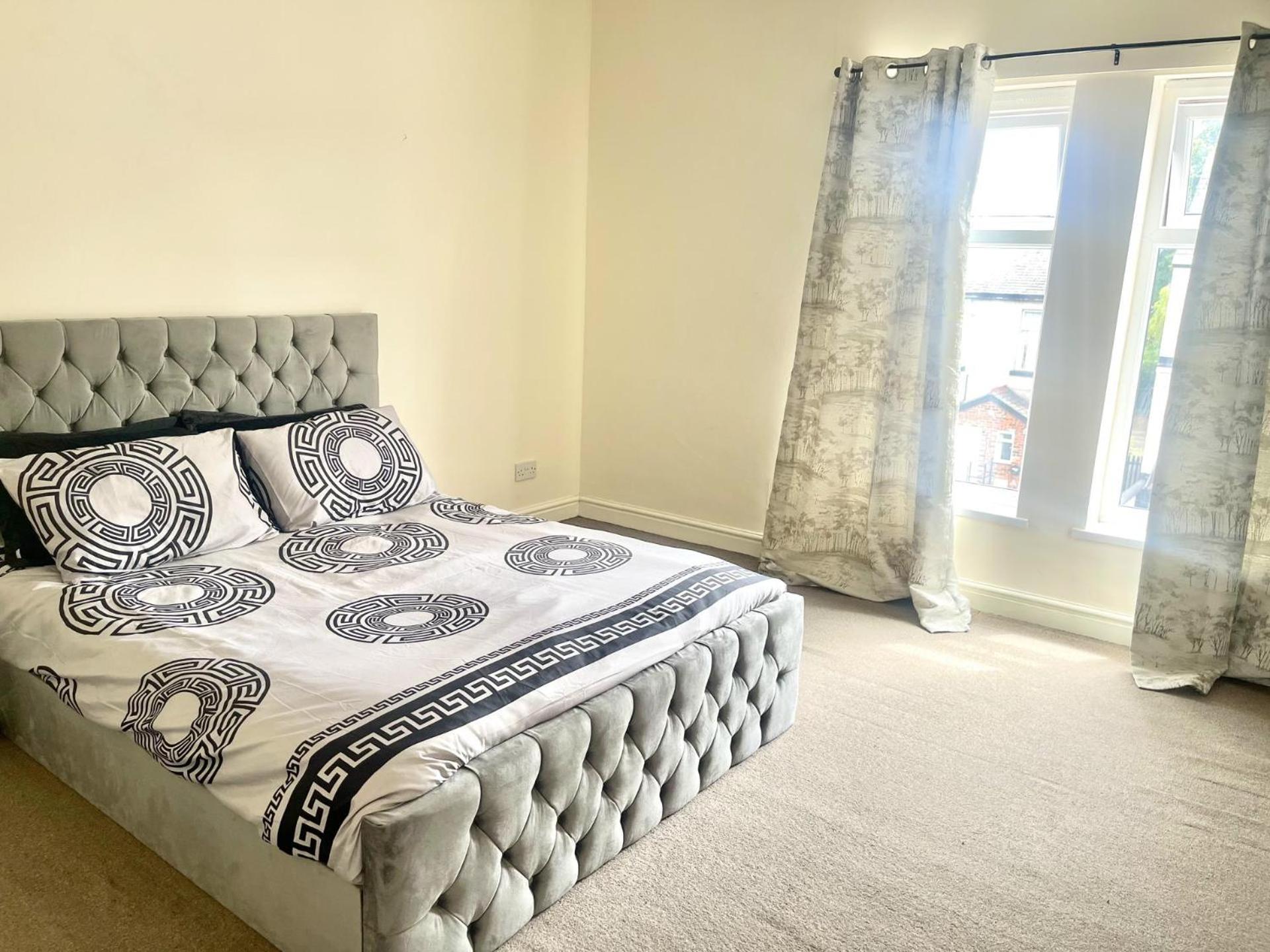 Apartment Stylish 1-bed - Sleeps 4 - Parking - Wifi Manchester