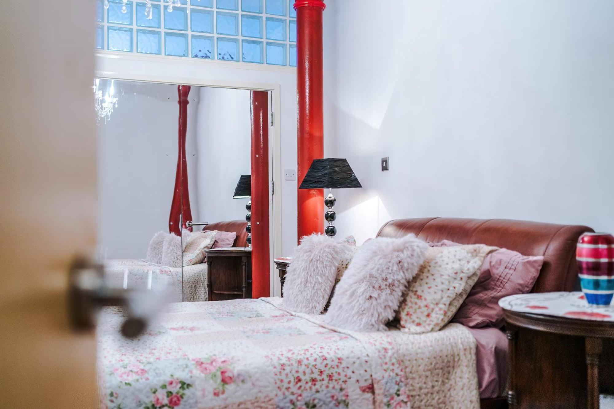 Central Northern Quarter Two Bedroom Apartment Manchester