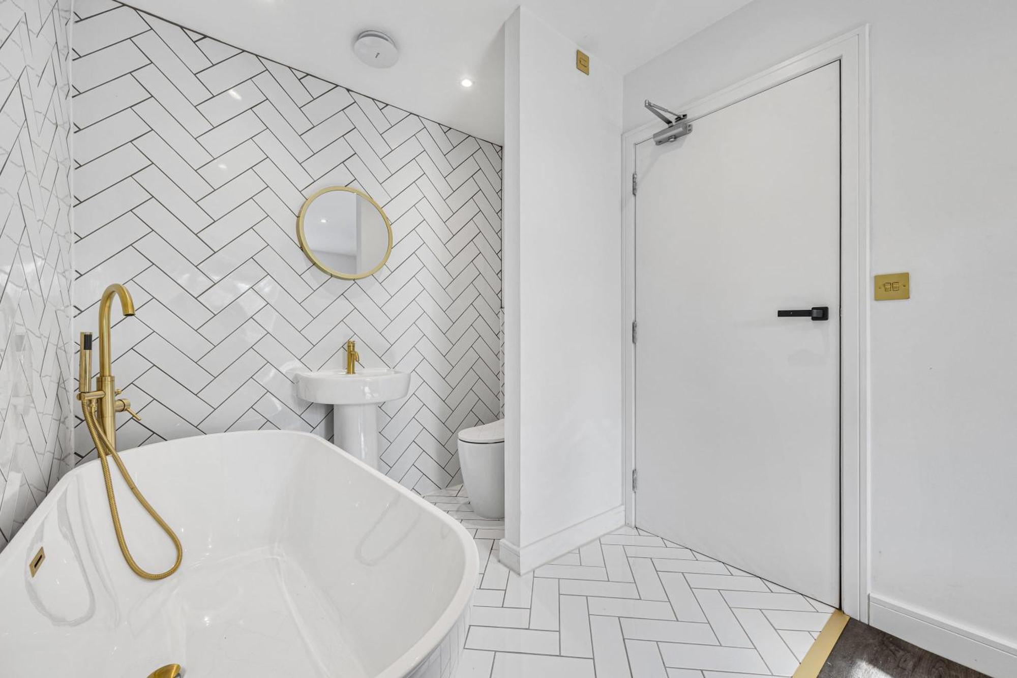 Quayside Escape- Tranquil Double In Shared With Private Free Standing Bath And Free Parking Holiday home *