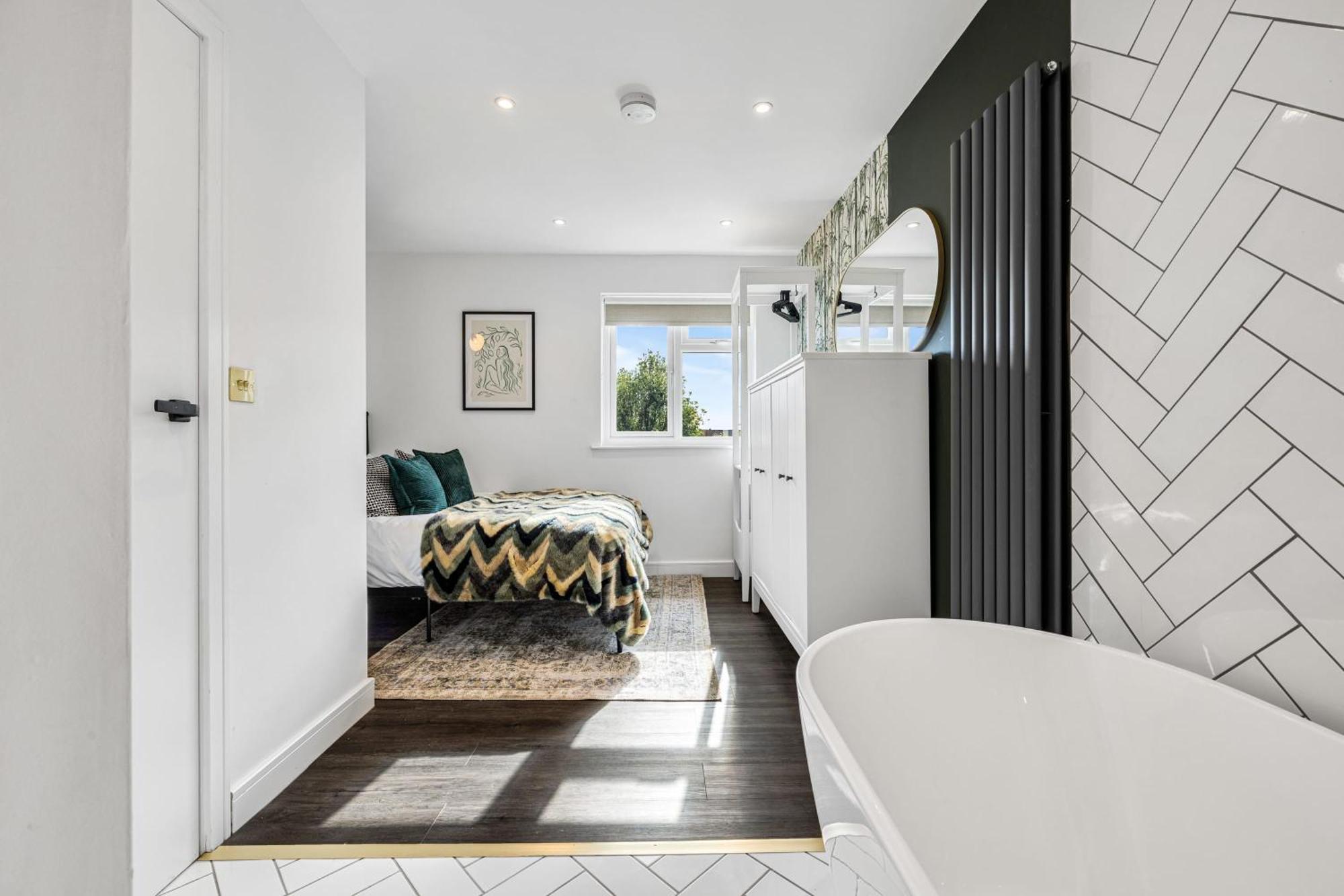 Quayside Escape- Tranquil Double In Shared With Private Free Standing Bath And Free Parking * Manchester