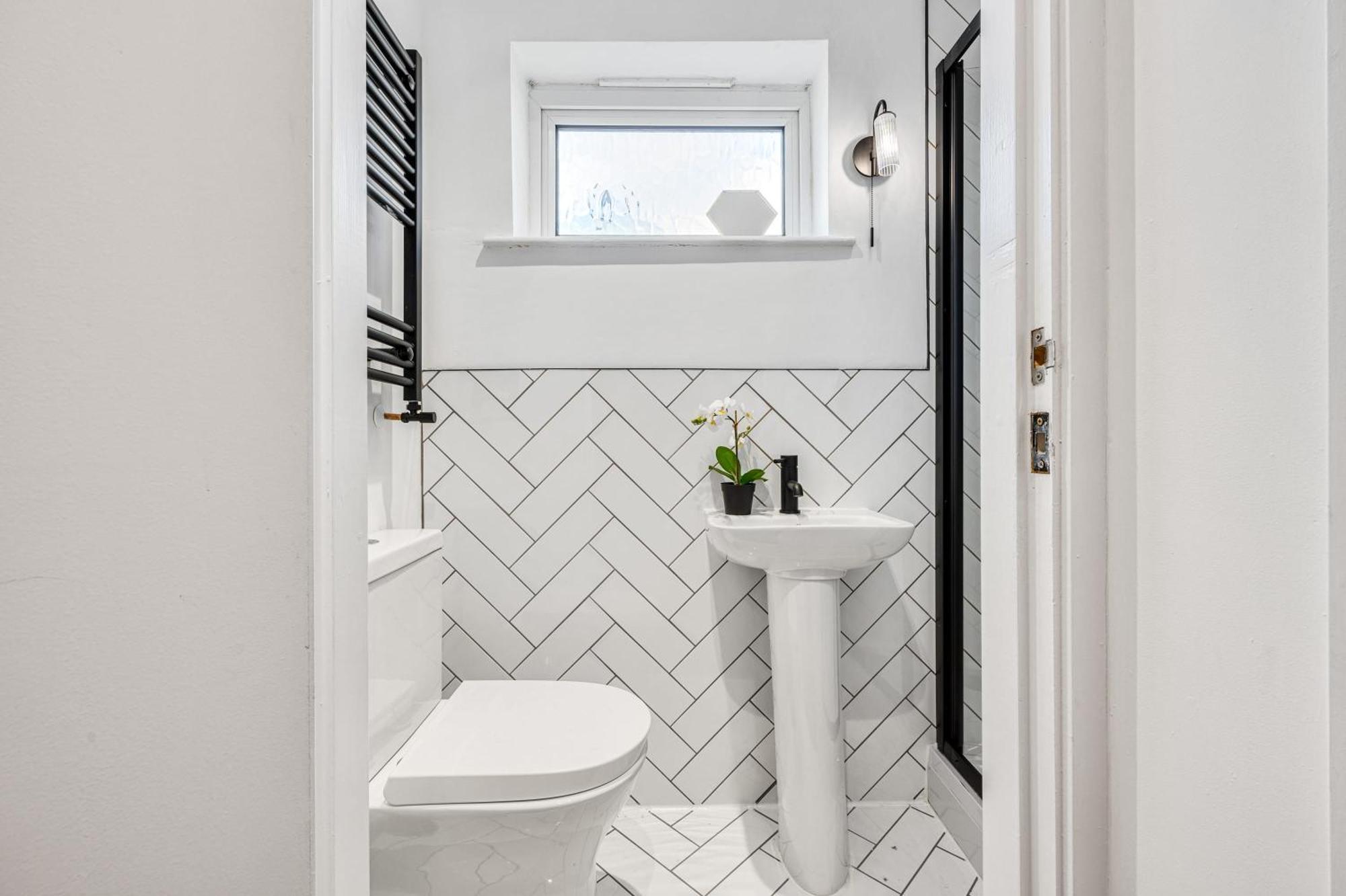 Quayside Escape-ensuite Tranquil Within An Intimate Shared With Free Parking Holiday home *
