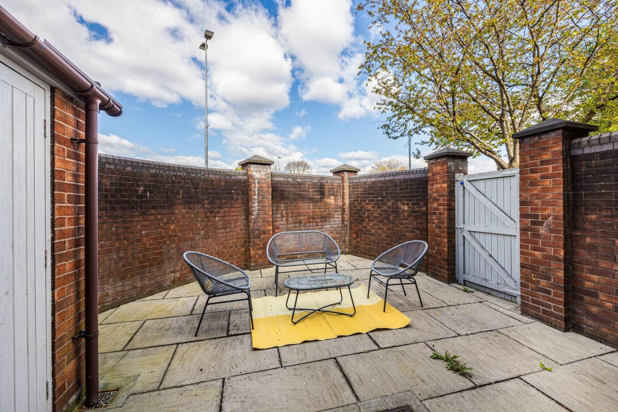 Quayside Escape-ensuite Tranquil Within An Intimate Shared With Free Parking * Manchester