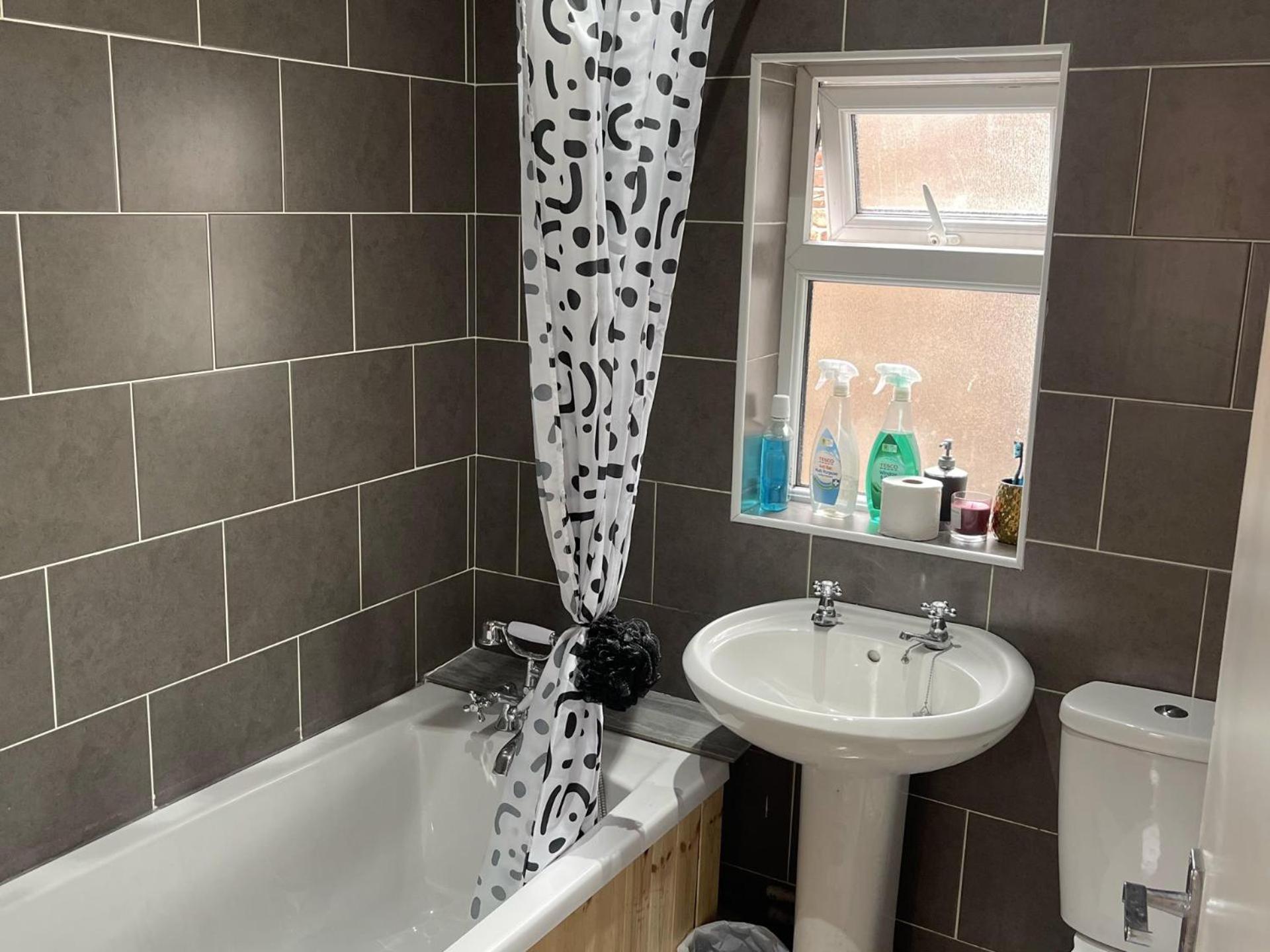 Stylish 1-bed - Sleeps 4 - Parking - Wifi Apartment