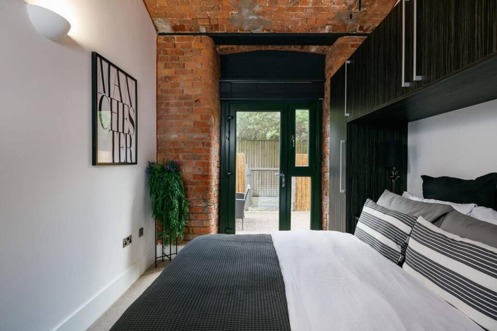 Cavern By The Heim Residences Apartment *