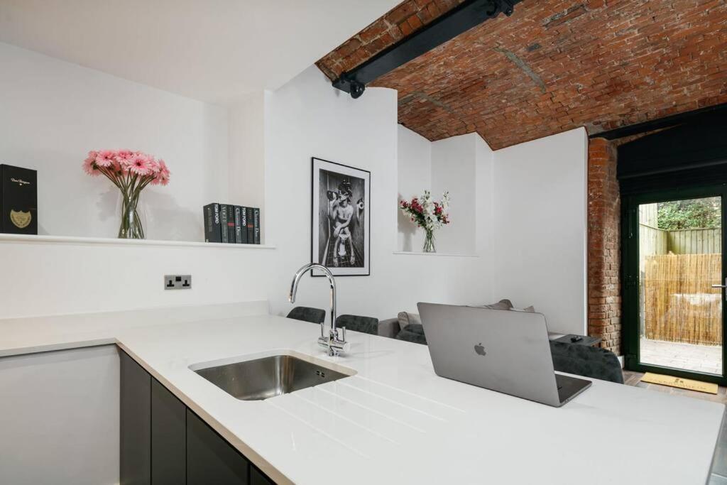 Apartment Cavern By The Heim Residences