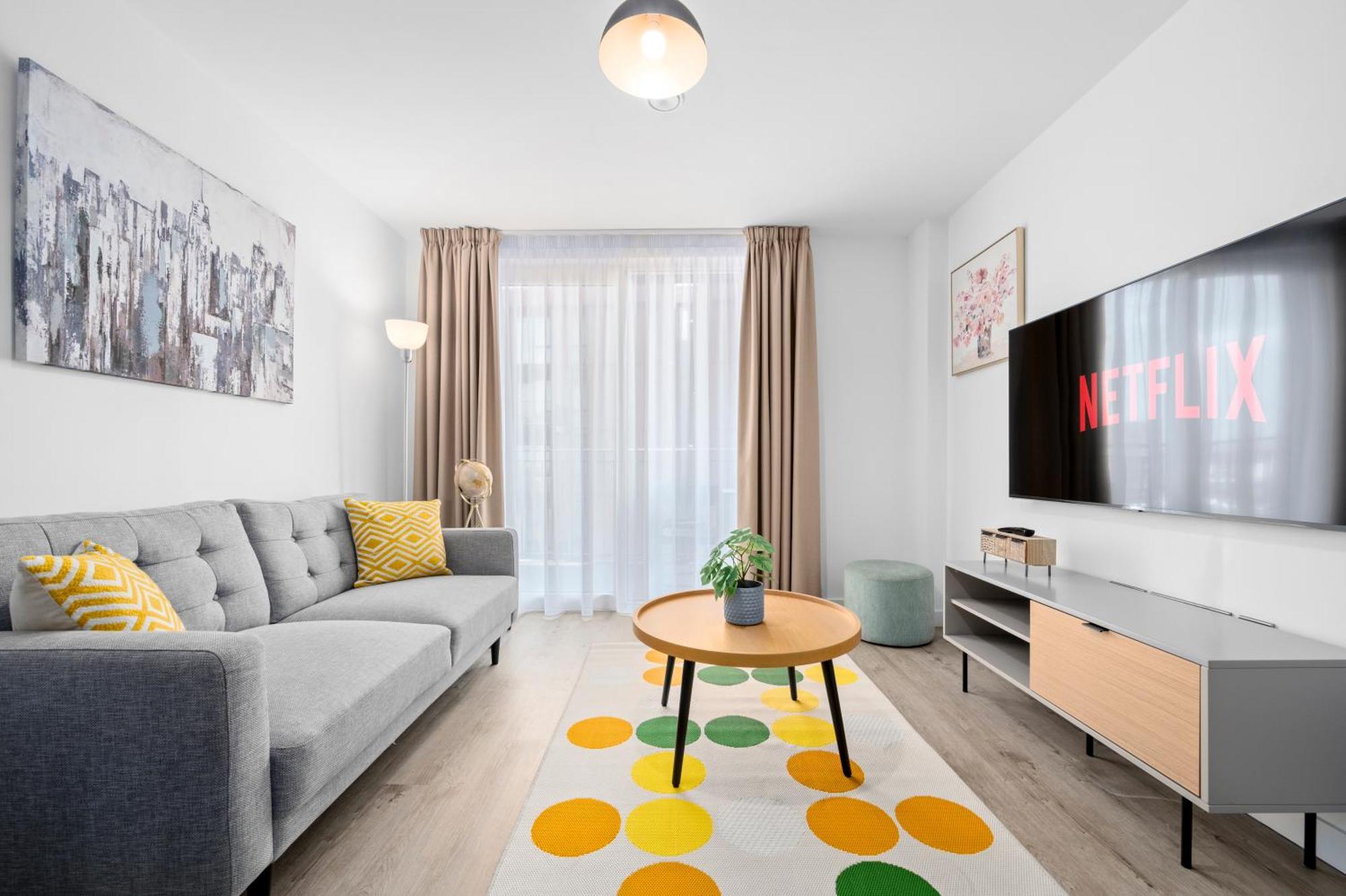 Elegant Two-bedroom Apartment